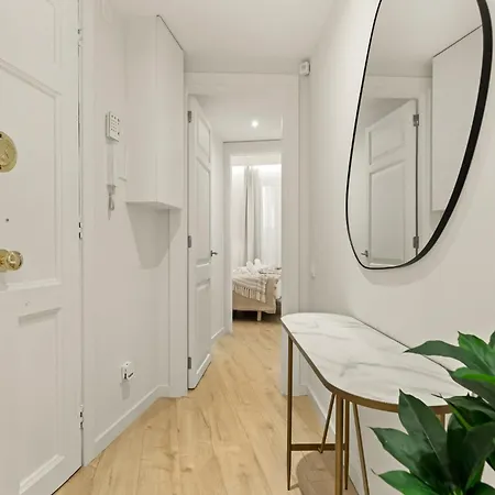 Modern & Stylish Apartment In Barcelona Exterior photo