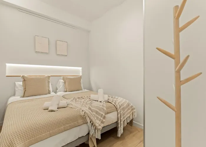 Modern & Stylish Apartment In Barcelona