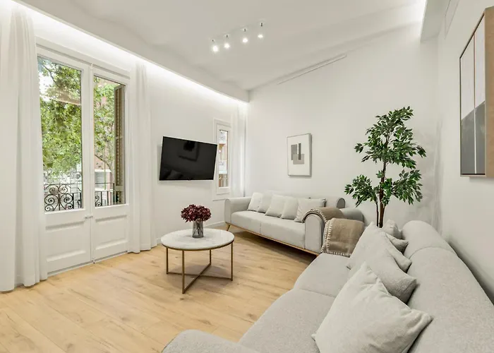 Modern & Stylish Apartment In Barcelona